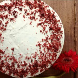 Red velvet cake with cream cheese (veg)
