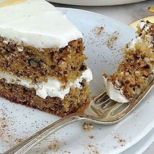 Gluten free walnut cake (V)