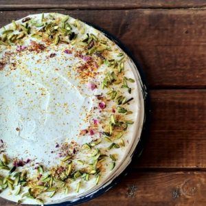 Pistachio cake with cream cheese frosting (V)
