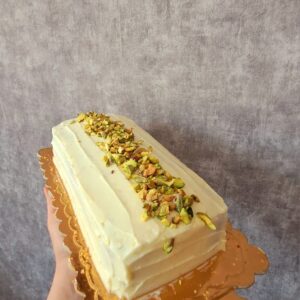Kesä kakku (Zuchini and Pistachio cake)